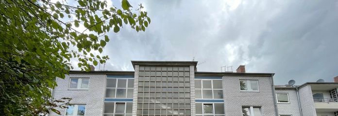 Möblierte 1-Zimmer-Wohnung mit EBK in Düsseldorf-Holthausen – Direktbus zur HHU – Hauseingang