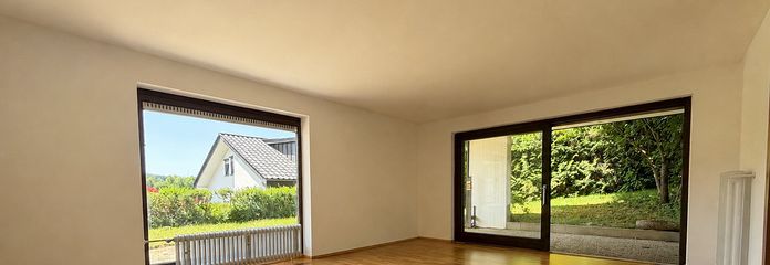 Appartement en copropriété de 104 m² avec grande terrasse, garage et emplacement privilégié à Engen (Hegau) – Wohnzimmer