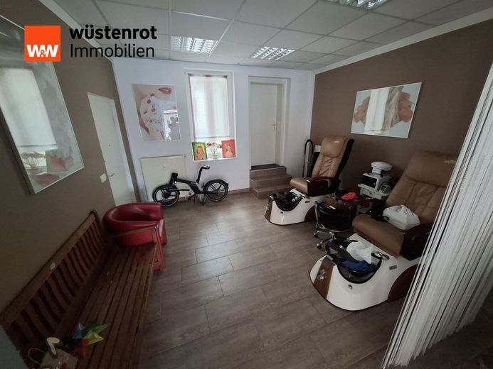 Helle, moderne Bürofläche zur Vermietung in Jüterbog mit Schaufenster direkt in der Ladenstraße – Gewerbefläche
