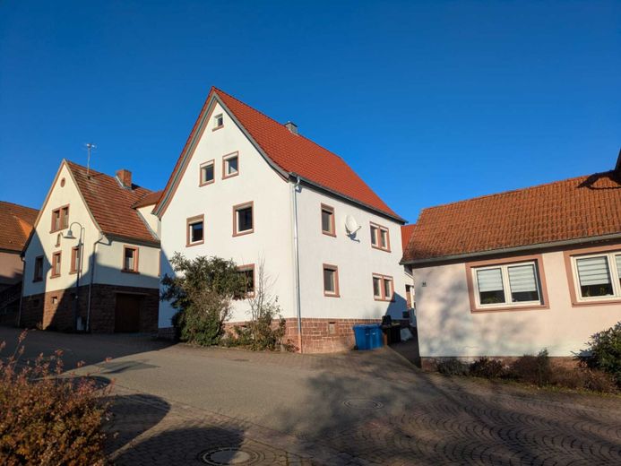 Gemünden nad Menem, gospodarstwo z wydzielonym mieszkaniem – Foto 1