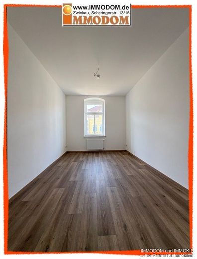 2-Zimmer-Wohnung, NEU RENOVIERT, zu vermieten!
Garage bzw. PKW-Stellplatz im Hof möglich – Schlafzimmer