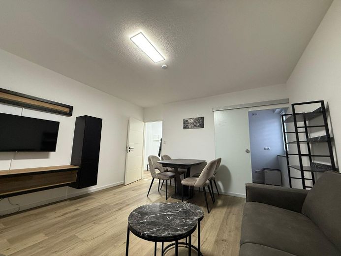 Центральна повністю мебльована 2-кімнатна квартира – Wohnzimmer