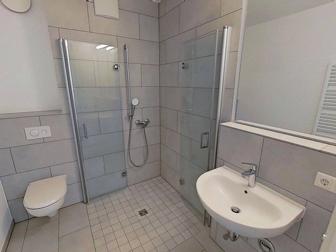 PRIMER USO: Luminoso piso de 2 habitaciones con COCINA INTEGRADA y BALCÓN – Bad