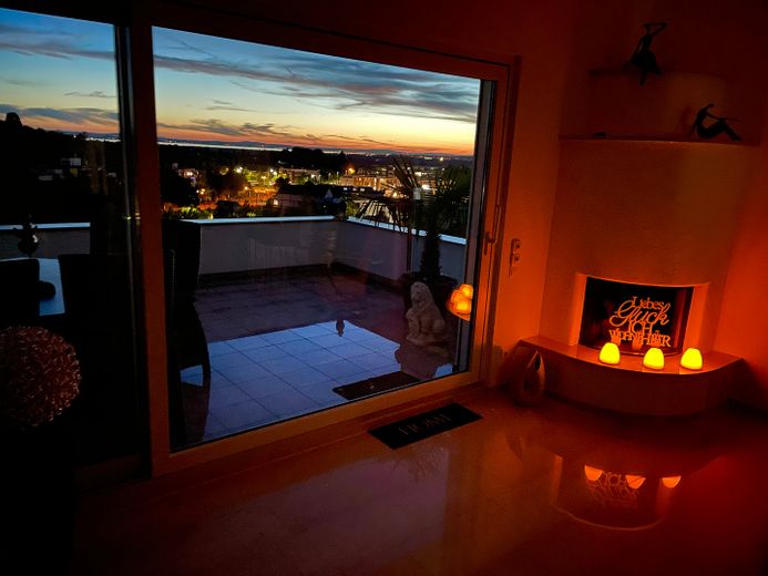 Lage,Lage,Lage - tolles Einfamilienhaus mit grandiosem See- und Bergblick – Wohnbereich / Terrasse 
