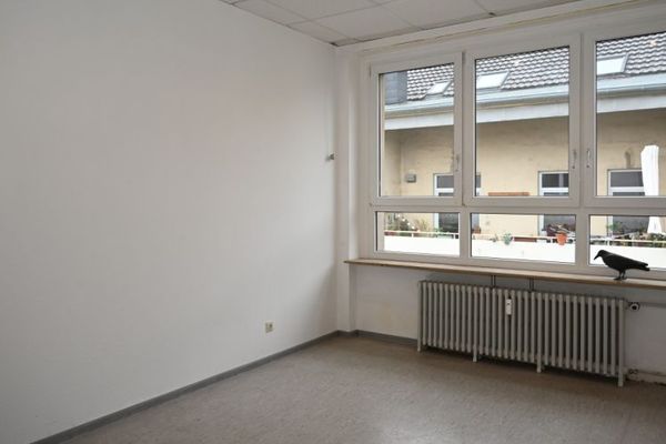 Mirker Bahnhof’ta ofis-, muayenehane-, atölye-, ticari alanlar!