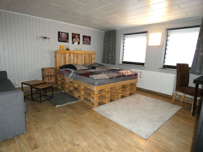 1. Schlafzimmer KG