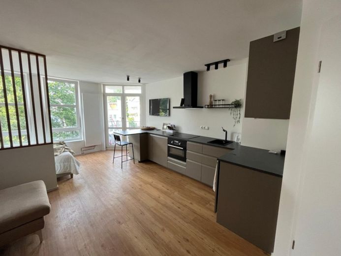 City center! 1-room apartment with balcony in Bonn – Foto 1