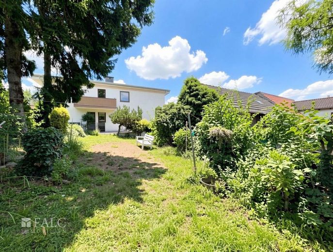 Seltene Gelegenheit: Großzügiges Mehrgenerationenhaus zum nahezu Bodenwertpreis! – Garten