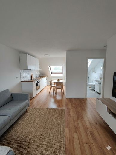 Wohnzimmer mit Blick auf Küche