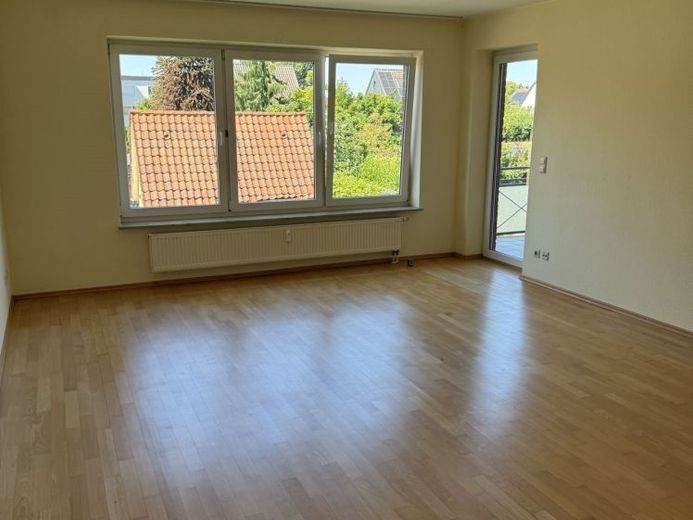 Piso cuidado de 3 habitaciones con balcón y garaje en Berenbostel – Foto 1