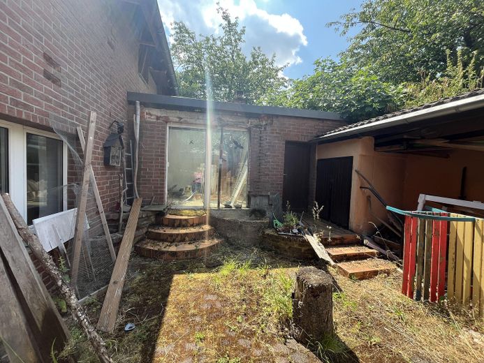Sanierungsbedürftiges Haus mit großem Grundstück – Foto 6