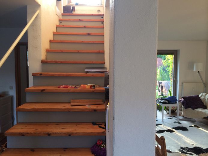 Zmodernizowany dom bliźniaczy przy obszarze chronionego krajobrazu / bez prowizji – EG Treppe