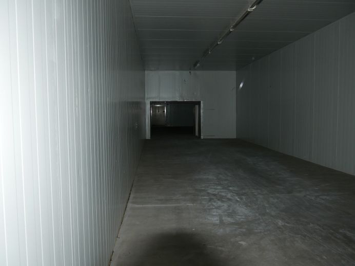 Verkaufshalle / Lagerhalle mit Büroräumen in zentraler Lage von Deutschland – Foto 2