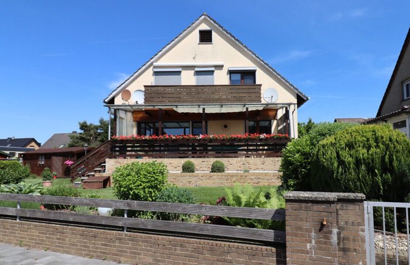 Modernisiertes Ein-/Zweifamilienhaus mit Fernwärmeanschluss in ruhiger Sackgassenlage – Aussenansicht
