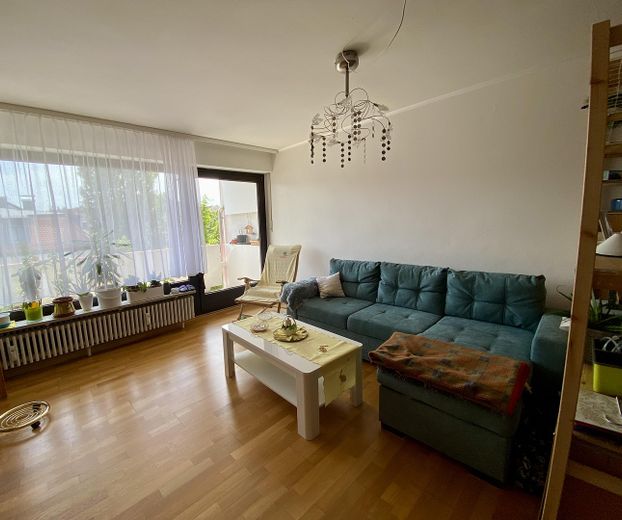 Bella e luminosa appartamento condiviso di 2 locali con balcone esposto a sud in vendita – Wohnzimmer 