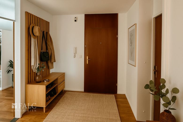 Helle 2-Zimmer-Wohnung mit großzügigem Wintergarten in Augsburg-Lechhausen – Einrichtungsbeispiel Diele