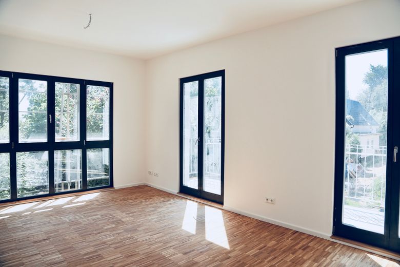 Groß Flottbek: 2,5 Zimmer mit kl. Garten in grüner Lage (WG 1) – Wohnzimmer Blick Süd West