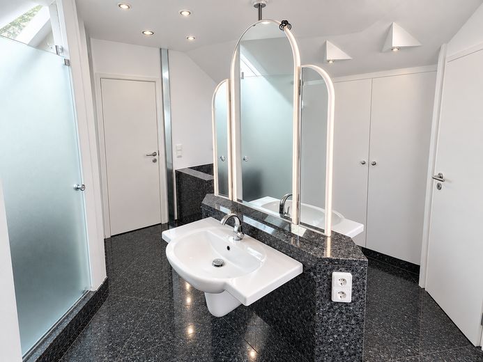 Eklentili, şömineli, bahçeli ve teraslı modern müstakil ev - 260 m²'ye kadar yaşam alanı – Bad OG
