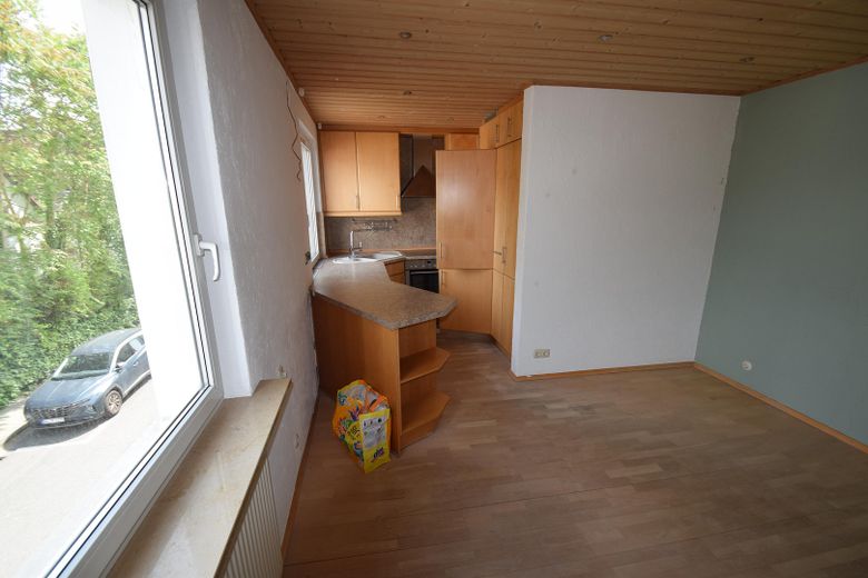 Provisionsfrei! Zweifamilienhaus, großer Sonnengarten – Küche  1. OG
