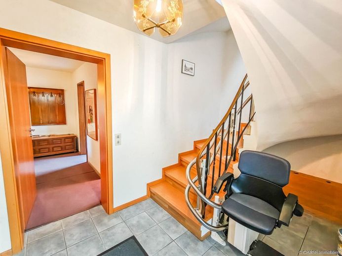 Großzügiges Einfamilienhaus mit Einliegerwohnung - TOP-Familienleben auf dem Hagen bei Bad Pyrmont! – Treppenhaus