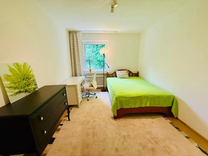Appartamento di 3 locali con balcone a Krailling, 100 m² – Schlafzimmer 2