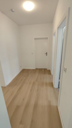 Holzstraße'de yenilenmiş, aydınlık 110 m² 4,5 odalı daire – Flur