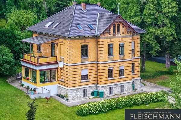 Attraktives Wohn- und Geschäftshaus im Herzen von Pößneck – flexibel nutzbar und repräsentativ