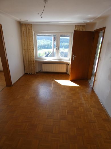 Mehrfamilienhaus mit Südlage und traumhaftem Ausblick – Ess- / Wohnzimmer OG