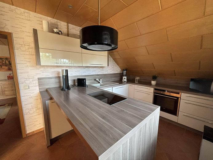 Versatile space wonder in a quiet prime location: your new home or a smart investment! – DG Küche