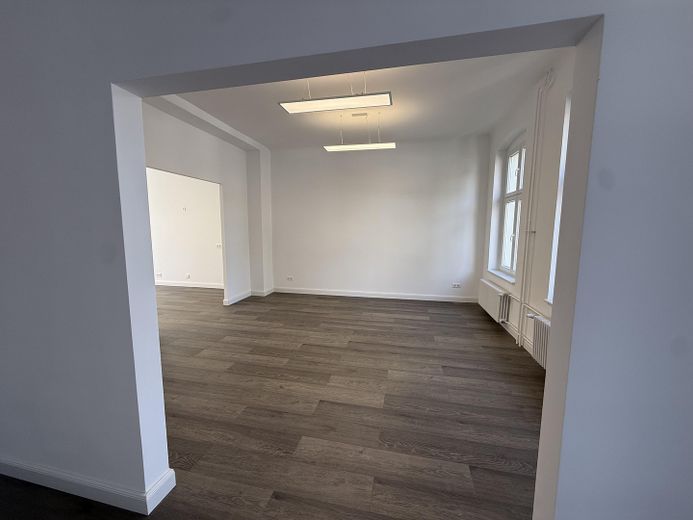 Commercial space for medical practice, practice, cosmetics, massage, office or law firm in RUDOW, 160 m2 for rent – großes Büro