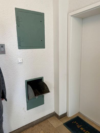 Wohn- und Geschäftshaus - Anlageobjekt mit signifikantem Potential – Müllabwurf