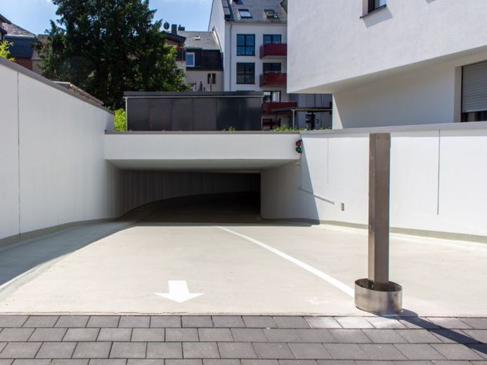 Podwójne miejsce parkingowe na 2 samochody w garażu podziemnym w pobliżu kościoła Paulinskirche – Zdjęcie 1
