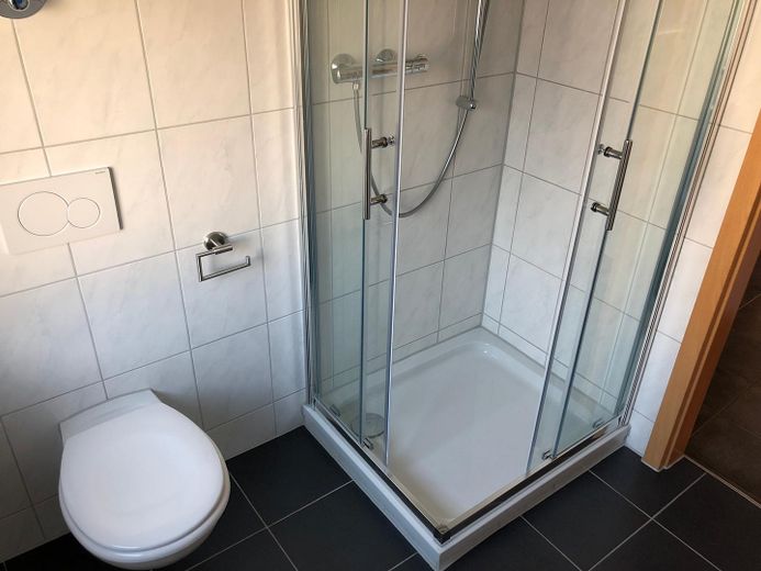 Odnowione mieszkanie 2-pokojowe o powierzchni 39 m² w Augsburgu – bezpośrednio od właściciela, bez pośrednika, 2 pokoje z kuchnią i łazienką – Zdjęcie 24