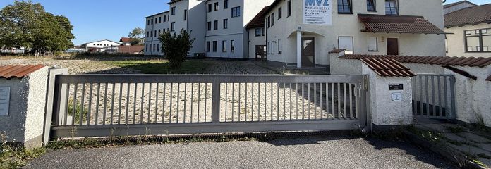 61 % de réduction ! Opportunité pour investisseurs à Vilsbiburg - Complexe de bureaux et cabinets médicaux de 1.523 m² – Einfahrt