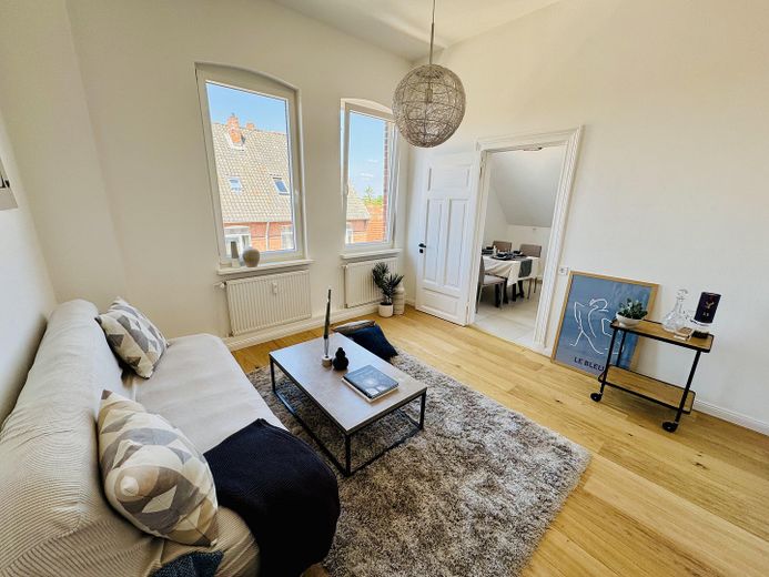 Kapsamlı yenilenmiş eski bina dairesi Lüneburg – 2,5 oda, komisyonsuz – Wohnzimmer