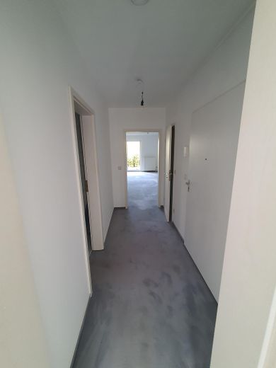 Flur mit Blick zum Wohnzimmer