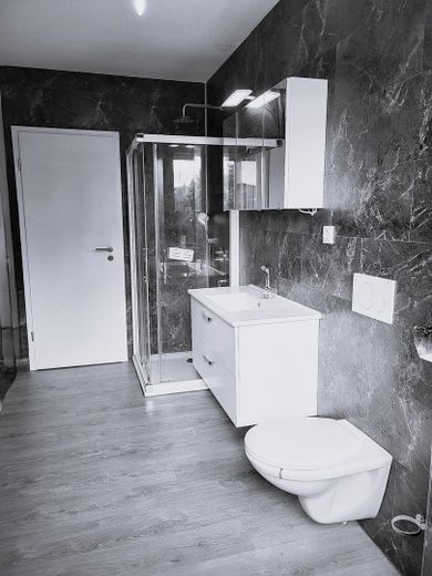 Modernes KFW 55 Einfamilienhaus – G. Bad