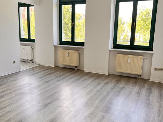 HELLE 2-RAUMWOHNUNG - Mit Einbauküche – Foto 1