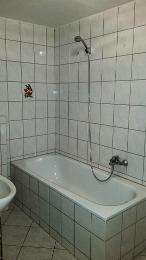 Waltershausen - 1-pokojowe mieszkanie dla singla do wynajęcia! – Bad