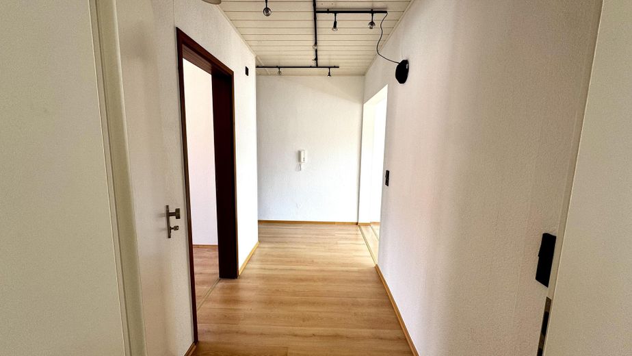 Erstbezug nach Sanierung | Helle 3,5-Zimmer-Wohnung in bester Innenstadtlage – Flurbereich