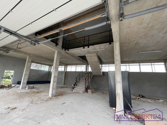 Große Garage mit Lagerung in Neunkirchen-Seelscheid zu vermieten – Gallerie von unten