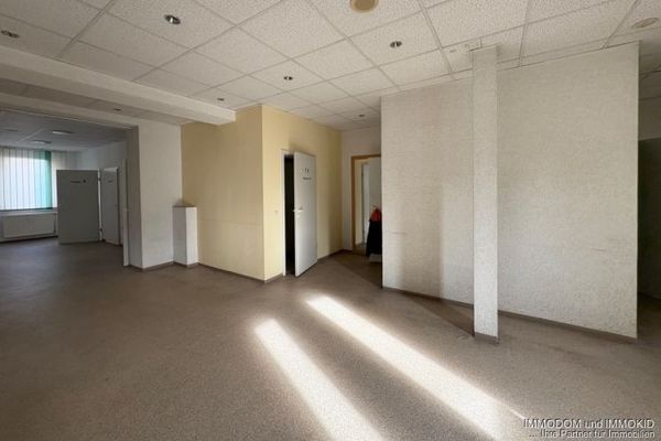 Vielseitige Büro- oder Praxiseinheit preiswert zu vermieten!