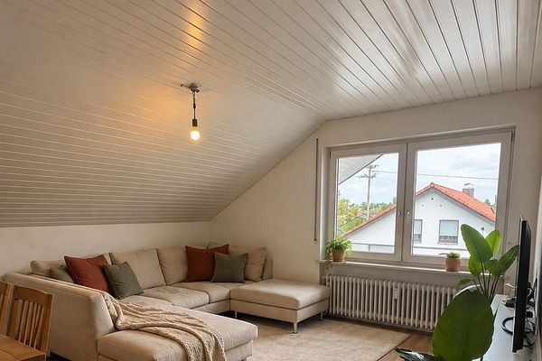 4 Zimmer Dachgeschosswohnung mit neuer Küche