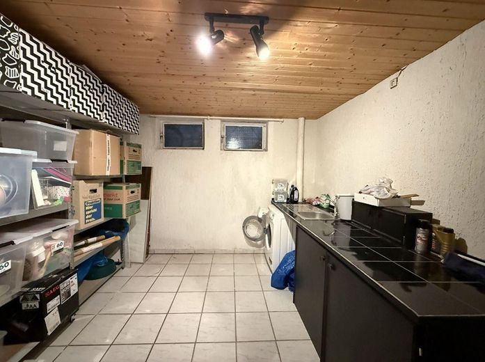 Vielseitiges Mehrfamilienhaus mit 3 Einheiten & attraktivem Baugrundstück – Abstellraum KG