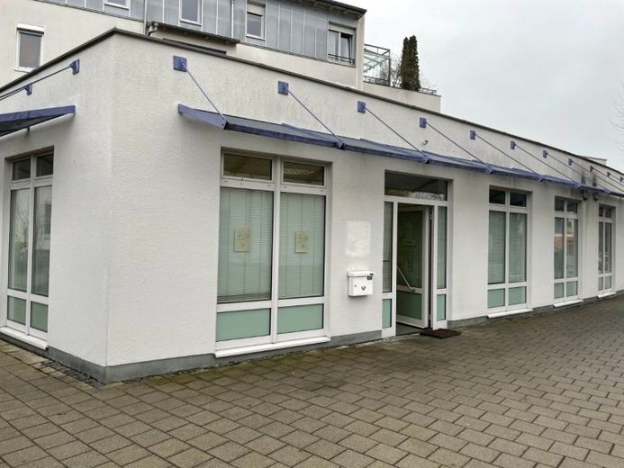 Ruhige Büro- oder Praxisflächen direkt am Schmutterpark – Foto 1