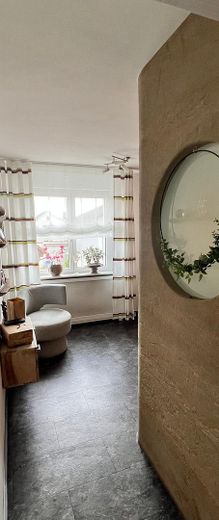 Mehrgenerationenhaus mit zwei Wohneinheiten, Garten und Pool – Diele OG