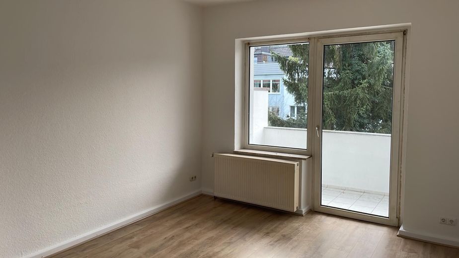 2.5-room apartment with balcony in a good, quiet location – Zimmer 1