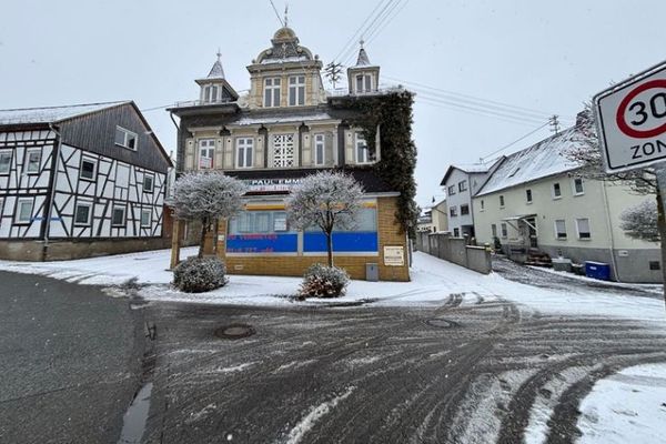 Großes Teilrenoviertes Haus mit vielen Möglichkeiten