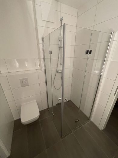 Dusche in Bad 1