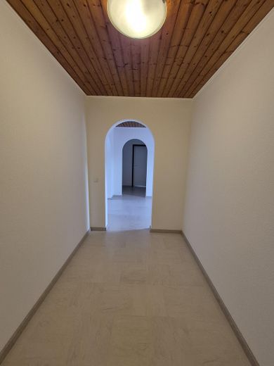 Esclusivo appartamento mansardato centrale di 3,5 locali con finiture interne di pregio, loggia e cucina componibile – Eingang
